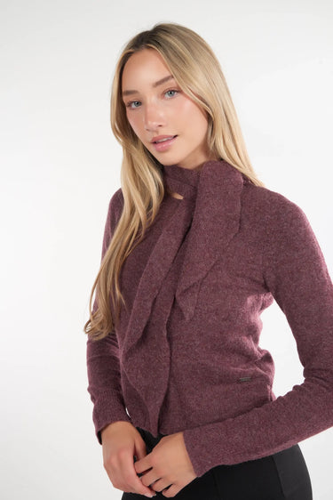 Magasinez le cardigan avec un foulard de la nouvelle collection de la Boutique Colori. - Shop the cardigan with scarf from new collection from Boutique Colori
