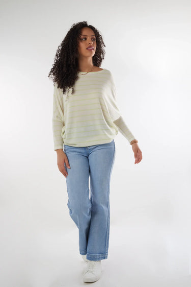 Magasinez le haut à manches chauve-souris de la nouvelle collection de la Boutique Colori - Shop the batwing sleeve top from new collection from Boutique Colori