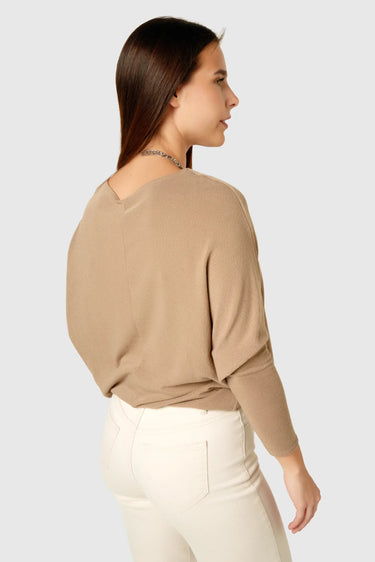 Magasinez le haut à manches chauve- souris de la nouvelle collection de la Boutique Colori - Shop the batwing sleeve top from new collection from Boutique Colori