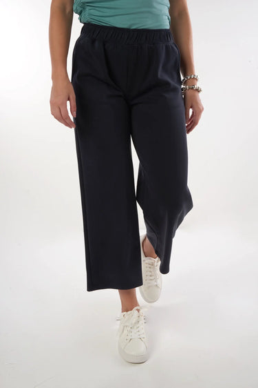 Magasinez le pantalon capri à taille élastique de la nouvelle collection de la Boutique Colori - Shop the elastic waist capri pants from new collection from Boutique Colori