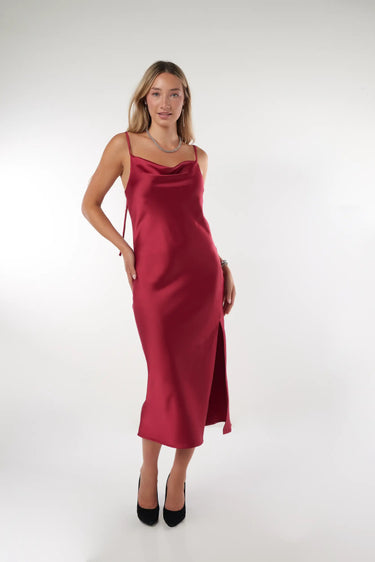Magasinez la robe élégante avec fente de la nouvelle collection de la Boutique Colori - Shop the elegant dress with front slit from new collection from Boutique Colori