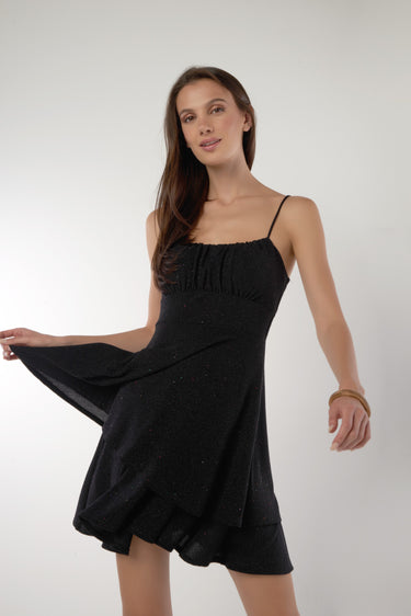 Magasinez la robe multi-couches brillante de Colori - Shop the sparkly multi-layer dress from Colori