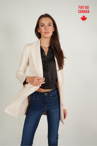 Magasinez le veston long de Colori - Shop the long blazer from Colori