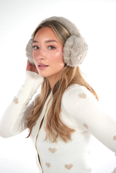 Magasinez les élégants cache-oreilles de la nouvelle collection de la Boutique Colori. - Shop the elegant earmuffs from new collection Boutique Colori.