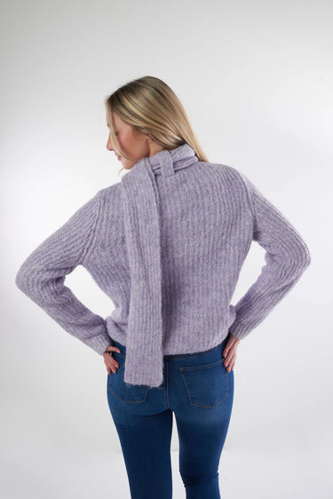 Magasinez le chandail avec un foulard de la nouvelle collection de la Boutique Colori. - Shop the sweater with scarf from new collection from Boutique Colori