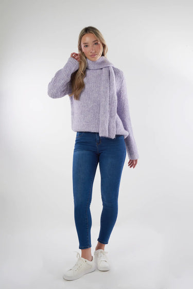 Magasinez le chandail avec un foulard de la nouvelle collection de la Boutique Colori. - Shop the sweater with scarf from new collection from Boutique Colori