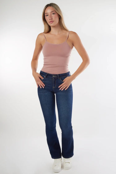 Magasinez le jean à jambe évasée de la nouvelle collection de la Boutique Colori - Shop the flared jeans from new collection from Boutique Colori