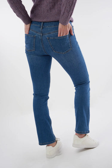 Magasinez le jean à jambe évasée de la nouvelle collection de la Boutique Colori - Shop the flared jeans from new collection from Boutique Colori