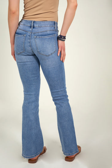 Magasinez le jean évasée de la nouvelle collection de la Boutique Colori - Shop the flared jeans  from new collection from Boutique Colori