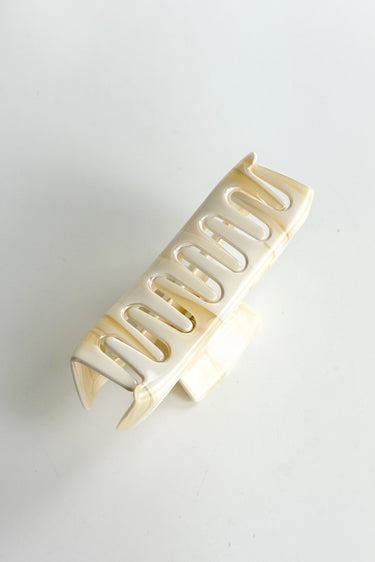 Magasinez la pince à cheveux élégante de la nouvelle collection de la Boutique Colori -  Shop the elegant hair clip from the new collection at Boutique Colori.