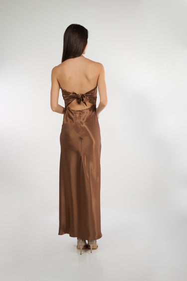 Magasinez la robe bustier en satin de Colori - Shop the satin bustier dress from Colori