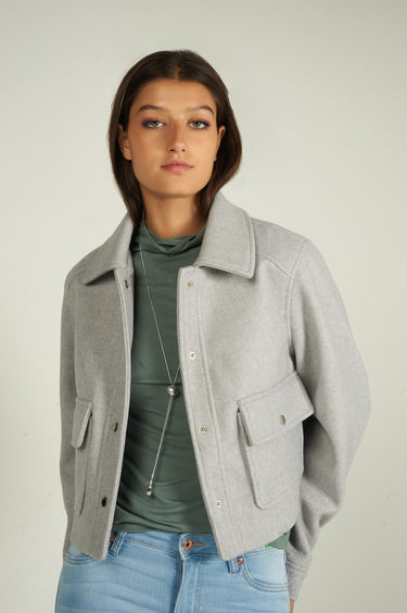 Magasinez la veste courte de Colori - Shop the crop jacket from Colori